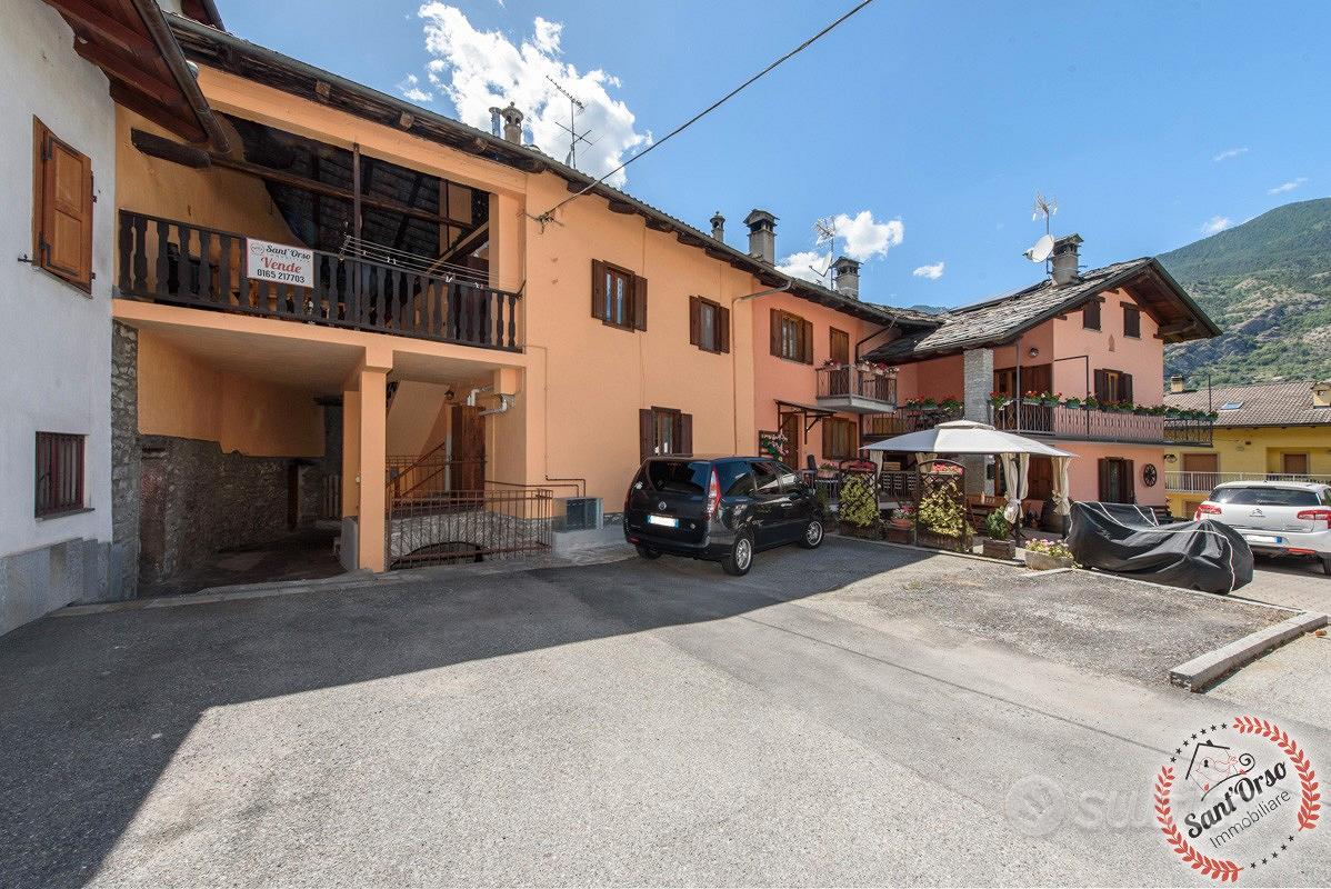 Casa semindipendente con ampio terrazzo e corte pe - Vista 2