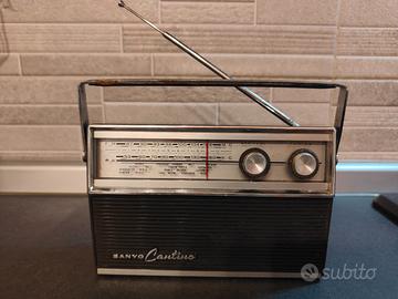Radio portatile vintage Sanyo Cantino anni ’60/’70