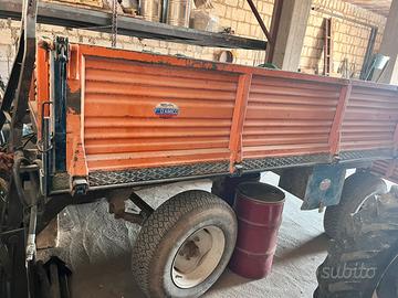 Rimorchio agricolo ribaltabile