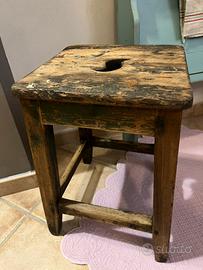Sgabello rustico antico