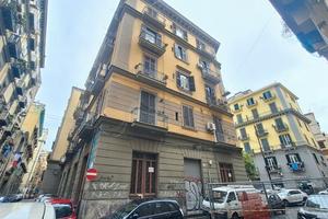 Ad. Piazza Nicola Amore - 4 vani e servizio