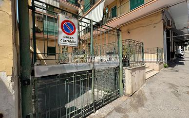 Box a Napoli Via Enea 2 locali