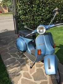 Vespa completamente restaurata e relative gomme