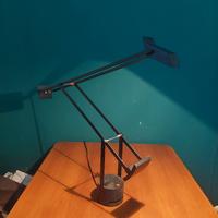 Lampada da tavolo Artemide mod Tizio design Sapper