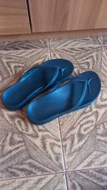 Infradito massaggianti con suola non piatta 