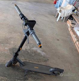 65km autonomia Monopattino Ninebot MAX G30E