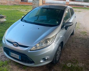 Fiesta 1.4 diesel con gancio e carrello