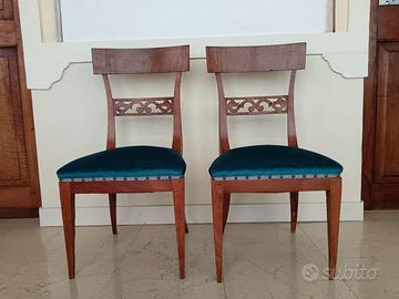 Un paio di elegantissime poltroncine neoclassiche