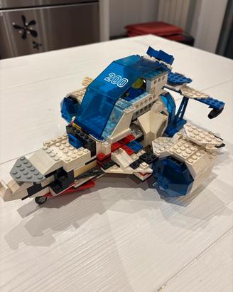 Lego navicella spaziale artigianale.