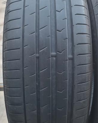 2 pneumatici 245 45 R 18 Toyo estive