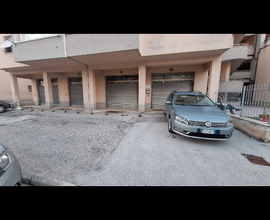 Locale con parcheggio privato mq.150 o 75