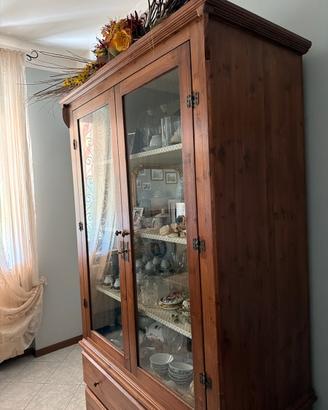 Mobile in legno massello artigianale