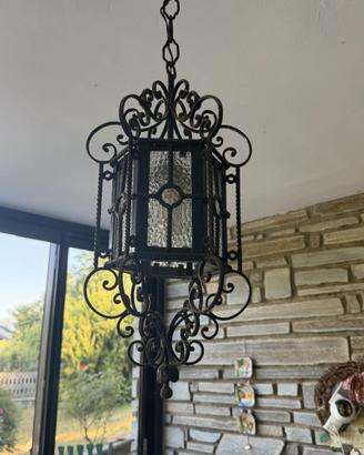 Lampadario in ferro battuto