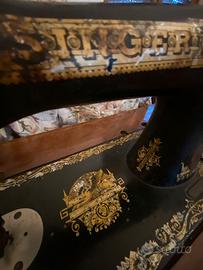 Antica Macchina da Cucire Singer con Base in Legno