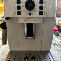 macchina da caffé DeLonghi magnifica s bianca