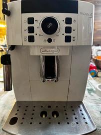 macchina da caffé DeLonghi magnifica s bianca