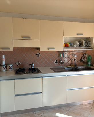 Cucina ad L praticamente nuova