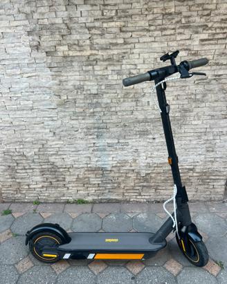 Monopattino elettrico Ninebot G30