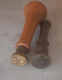 Coppia di antichi sigilli