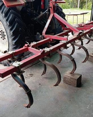 Estirpatore aratro rimorchio irrigatori