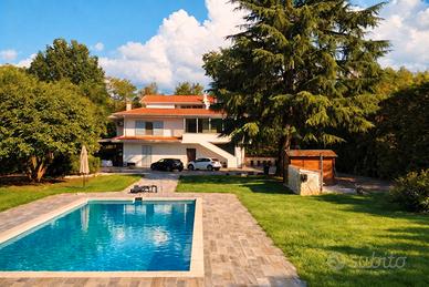 Villa con piscina e ampio giardino a Sezze