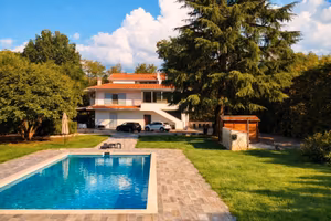 Villa con piscina e ampio giardino a Sezze
