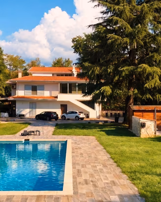 Villa con piscina e ampio giardino a Sezze