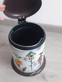 Simpatico bidoncino per l immondizia