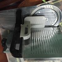 apparecchio utilizzato per tagliare alimenti