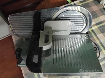 apparecchio utilizzato per tagliare alimenti