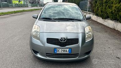 Toyota yaris 2200€