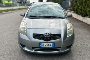 Toyota yaris 2200€