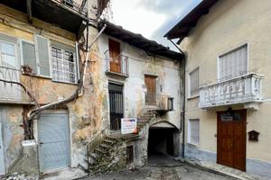 3 LOCALI A LANZO TORINESE