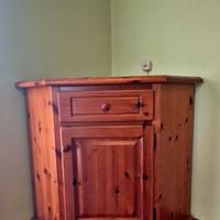 Mobile angolare in legno massello stile rustico