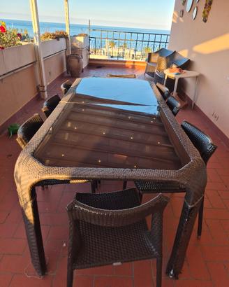 arredo per terrazzo o giardino in polyrattan vetro