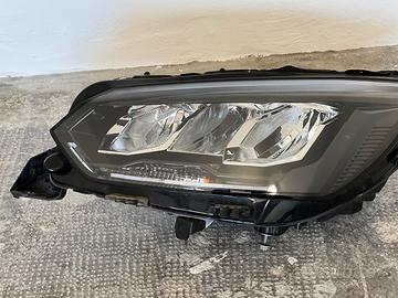 Proiettore Dx peugeot 208  anno 2021 originale