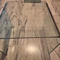 Tavolino in vetro curvato – Design moderno 
