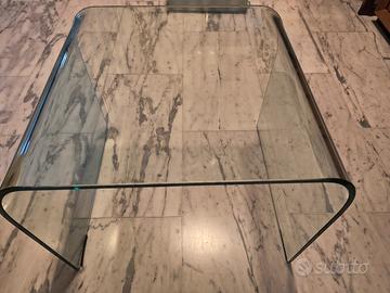 Tavolino in vetro curvato – Design moderno 