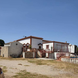 Villa singola con piscina ad un km dal mare