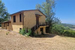 GUALDO CATTANEO - SARAGANO - CASALE CON TERRENO