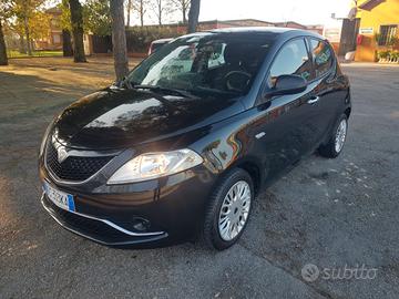 Lancia Ypsilon 1.2 69 CV 5 porte Gold