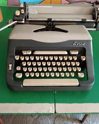 Macchina da scrivere anni ’60 + set