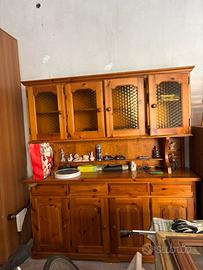 Credenza in legno.