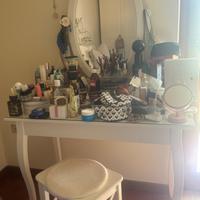 Mobile porta trucco con sgabello