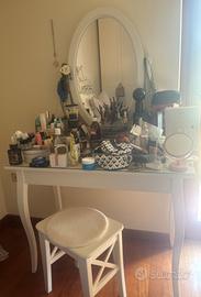 Mobile porta trucco con sgabello