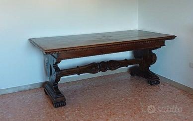 Tavolo classico in legno massello