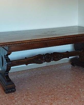 Tavolo classico in legno massello