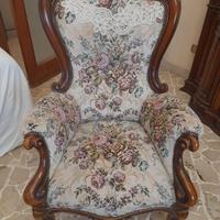 n.1 poltrona in legno noce massello