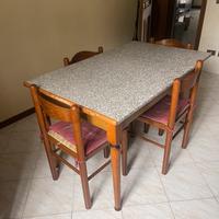 Tavolo allungabile e 4 sedie