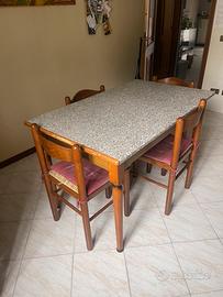 Tavolo allungabile e 4 sedie